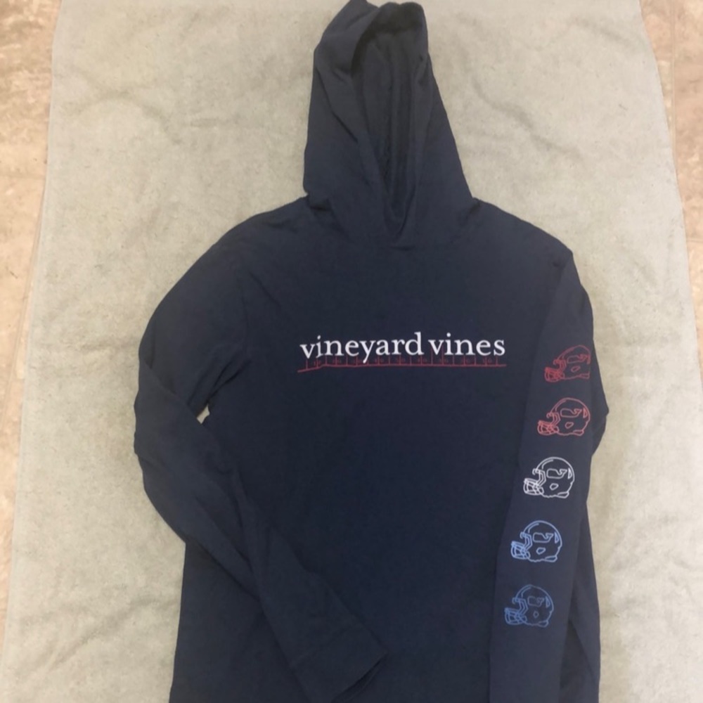 Vineyard Vines sweatshirt